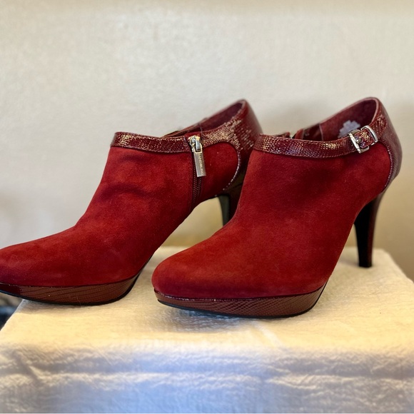 Bandolino Burgundy Suede Heels - Picture 8 of 8